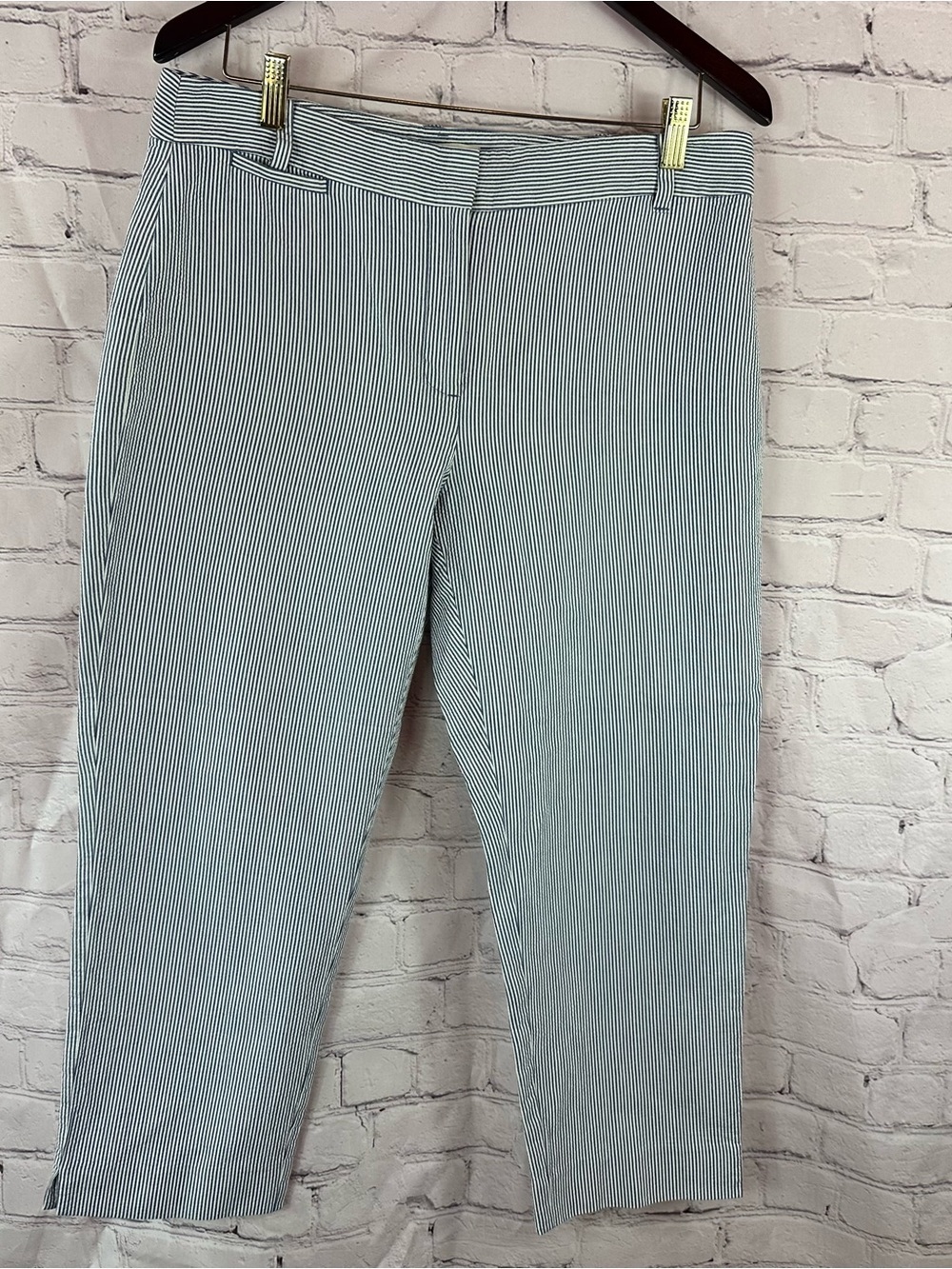 Talbots curvy Cropped seersucker Pinstripe cotton  Trousers Blue/White women 12